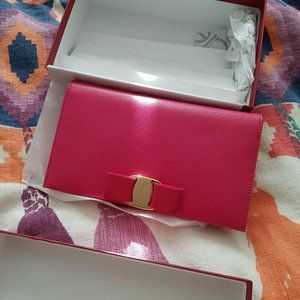 Salvatore Ferragamo Miss Vara wallet on chain